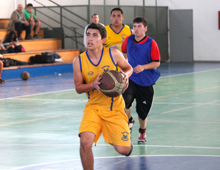 Amistoso Básquetbol en Boston College Huechuraba